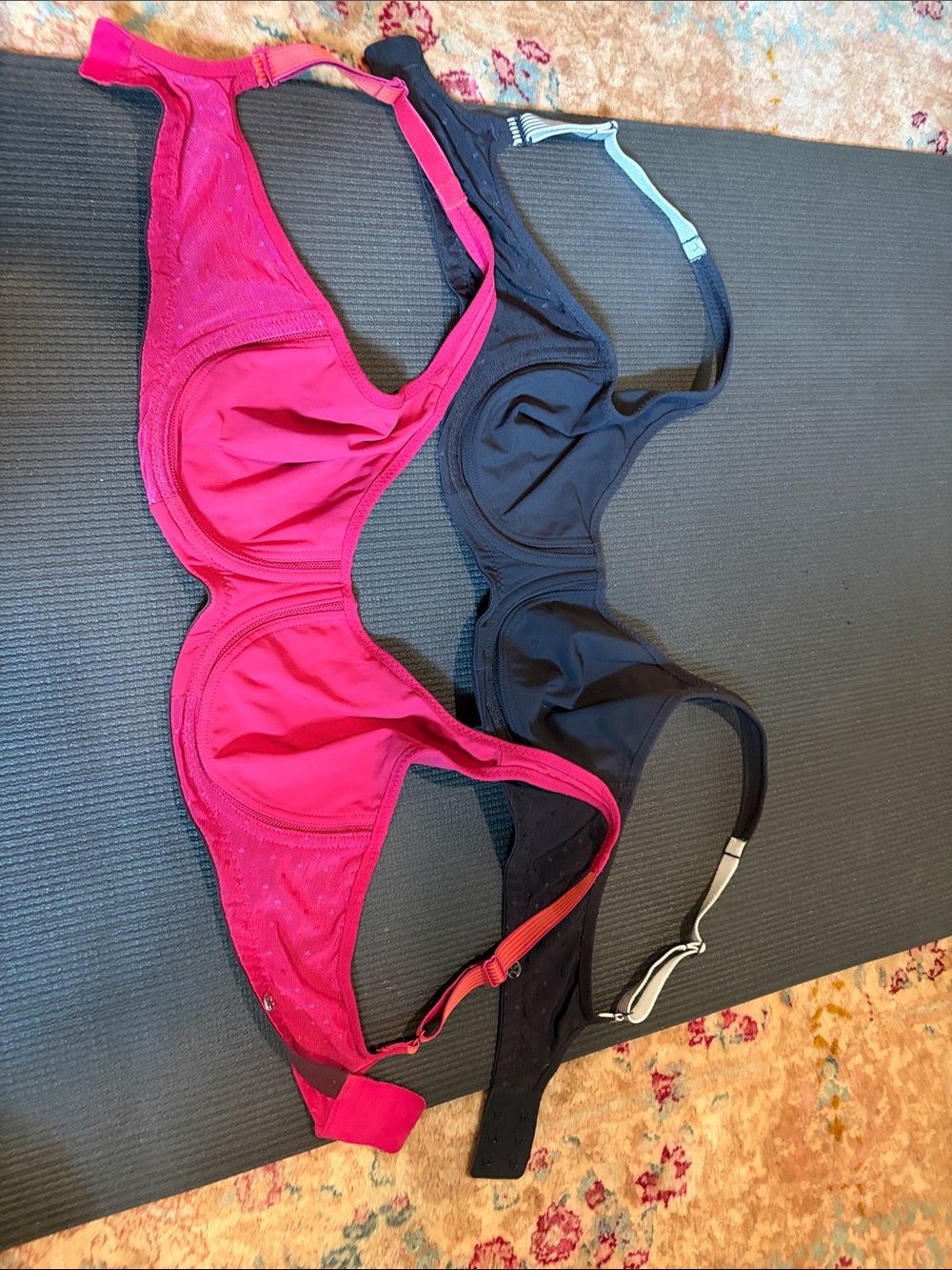 LULULEMON BRAS (2))